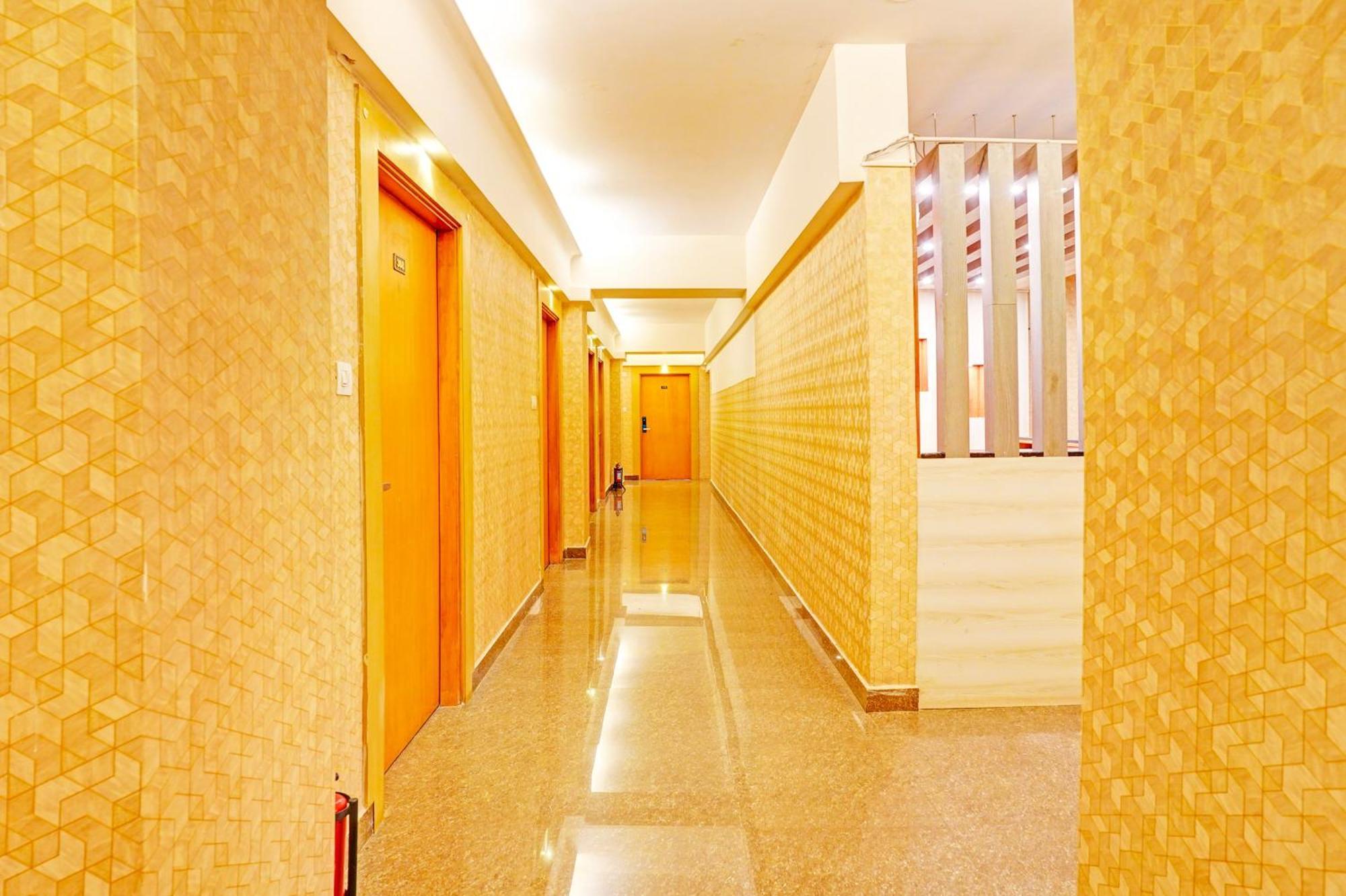 Super Townhouse Oak Electronic City Formerly Hotel Trubell Kammasandra Zewnętrze zdjęcie